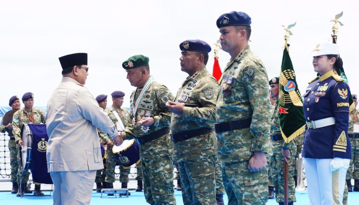 Pangdivif 3 Kostrad Terima Tanda Kehormatan Bintang Yudha Dharma Pratama dari Presiden RI