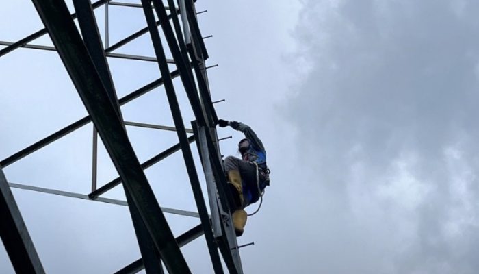 Tinggi di Atas Langit, Demi Kestabilan Koneksi Internet