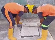 Satgas Drainase Dinas PU Makassar Pasang Manhole di Jalan Metro Tanjung Bunga