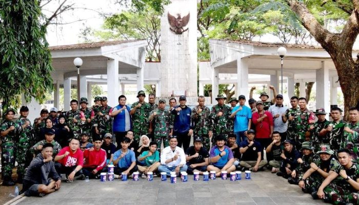 Aksi Bersih-bersih TMP, KT Makassar Sinergi TNI Tujukkan Kepedulian Nyata