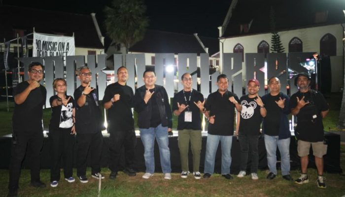 Didampingi Kadispar, Munafri Tampil Santai dan Nikmati Rock in Celebes Bersama Anak Muda di Benteng Rotterdam