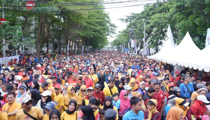 31 Ribu Warga Tumpah Ruah di Losari, Semarak Jalan Santai Warnai HUT Kota Makassar