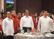 Amran Lantik Appi Ketua IKA FH Unhas, Hadir Rektor Prof JJ hingga Wakil Ketua DPRD Sulsel