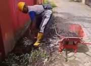 Dinas PU Makassar Lakukan Normalisasi Saluran Drainase di Jl. Salemba 4