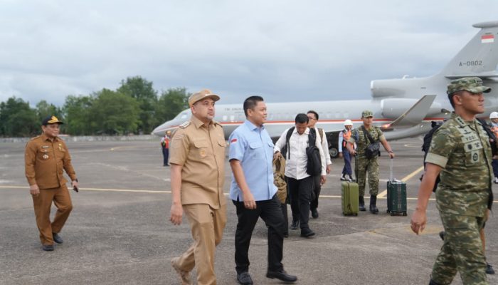 Appi dan Yasir Machmud Jemput Langsung Menhan Sjafrie Sjamsoeddin di Lanud Sultan Hasanuddin
