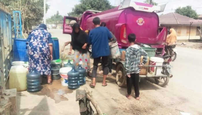 Gubernur Sulsel Kirim Bantuan Tiga Truk Air Bersih Siap Minum Buat Korban Banjir Aceh Tamiang