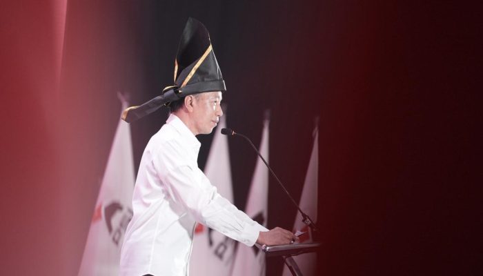Jokowi ‘Pasang Badan’ untuk PSI