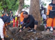 Camat Biringkanaya Pimpin Kerja Bakti Sabtu Bersih di Sepanjang GOR Jalan Pajjaiang