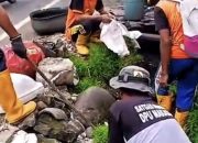 Dinas PU Kota Makassar Tindaklanjuti Aduan Warga, Lakukan Normalisasi Drainase di Jl. Gunung Bawakaraeng