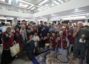 Safari Ramadan di Tamalanrea, Munafri Serahkan Paket Pangan Ramadan Untuk Dhuafa