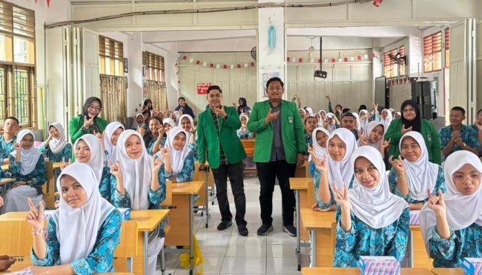 “Generasi Hebat Tanpa Narkotika”: UMI Mengajar Beri Penyuluhan Hukum di SMA 8 Makassar
