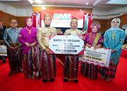 Kado Peringatan 682 Tahun Sidrap, Gubernur Sulsel Serahkan Bantuan Keuangan Rp15 M hingga Alsintan