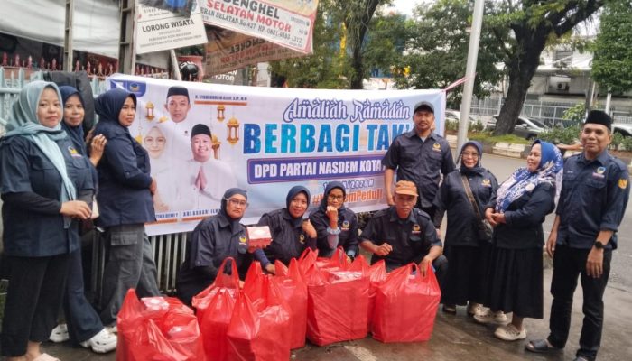 NasDem Makassar Berbagi Ratusan Takjil di 15 Kecamatan, Cicu: Ramadan Bulan Penuh Berkah dan Kebersamaan