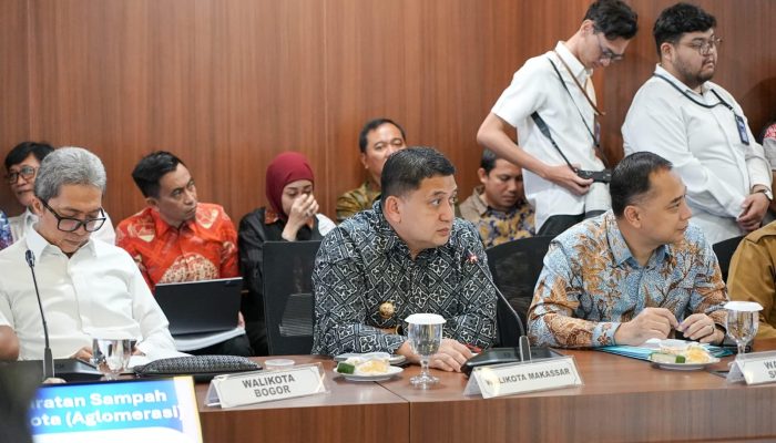 Kepala DLH dan Bappeda Dampingi Walkot Makassar Ikuti Rakor Nasional Percepatan Implementasi PSEL Bersama Menko Pangan