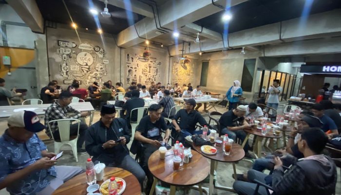 IKA Unhas Gelar Bakti Sosial dan Buka Puasa Bersama 100 Wartawan