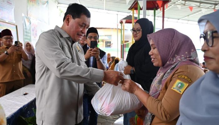 Nurdin Halid Gelar Silaturahmi dan Bagikan Sembako di Sinjai
