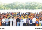 Sekretaris Disperkim Makassar Hadiri Penyerahan Paket Lebaran bagi Satgas Kebersihan