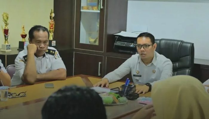 Camat Makassar Pimpin Rapat Koordinasi Penertiban PKL yang Gunakan Badan Jalan