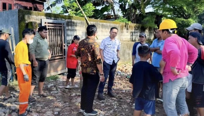 Camat Biringkanaya Pantau Aktivitas Petugas Kebersihan Pasca Idul Fitri di Kelurahan Katimbang