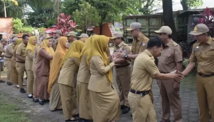 Camat Manggala Pimpin Apel Perdana, Perkuat Semangat Pelayanan dan Kebersamaan