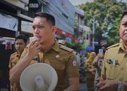 Camat Makassar Tinjau Pasar Tumpah Jl. Veteran Utara, Tegaskan Kepatuhan Jam Operasional Pedagang