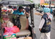 Jemput Berkah Ramadan, NasDem Kota Makassar Sapa Warga lewat Aksi Bagi Takjil