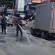 Dishub Makassar Bergerak Cepat Tangani Tumpahan Oli di Jl. Andalas, Gandeng Damkar Demi Keselamatan Pengguna Jalan