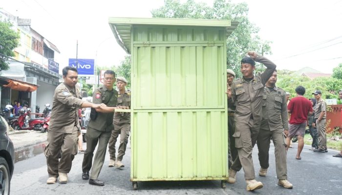 Kuasai Fasum hingga 20 Tahun, 8 Lapak PKL Ditertibkan, Kecamatan Tallo Siapkan Solusi CFD