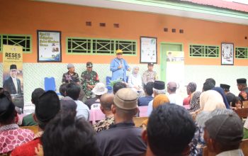 Taufan Pawe Reses ke Pulau Terluar Pangkep, Warga Haru Akhirnya Didatangi Anggota DPR RI