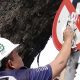 Dishub Makassar Bersihkan Rambu yang Tertutup Stiker, Warga Diajak Jaga Fasilitas Umum