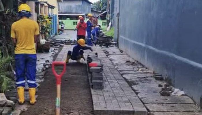 Tindak Lanjut Aduan Lontara+, Dinas PU Makassar Lakukan Pemasangan Paving Blok di Jl. Muhammadiyah