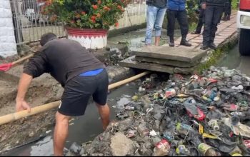 Bukan Limbah Dapur MBG, Luapan Air di Jalan Makmur dan Merdeka Akibat Selokan Tersumbat Sampah