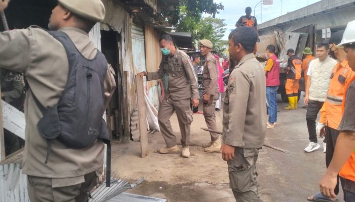 Penertiban 16 Lapak di Fasum Barawajah, Kecamatan Panakkukang Pulihkan Akses Jalan Samping Tol