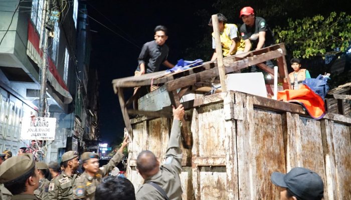 Puluhan Tahun Semrawut, Pasar Tumpah di Jalan Veteran Makassar Akhirnya Ditertibkan