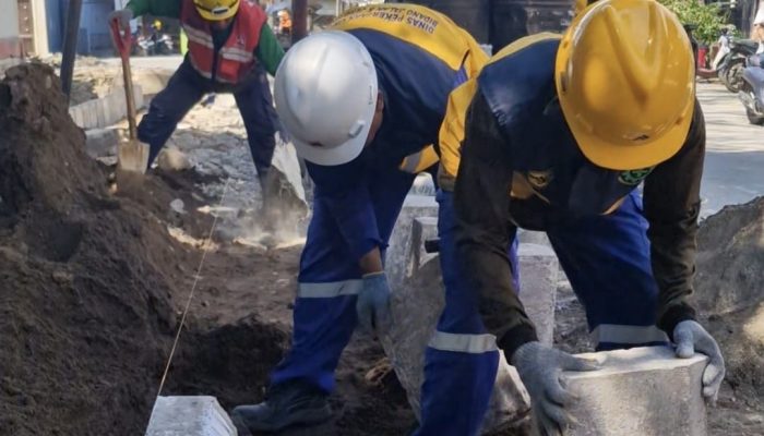 Dinas PU Benahi Trotoar Jalan Tinumbu, Kembalikan Hak Pejalan Kaki dan Optimalkan Drainase