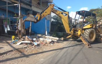 Puluhan Lapak Berdiri hingga 40 Tahun di Atas Drainase, Kecamatan Mariso Lakukan Penertiban