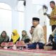 Taufan Pawe Kundapil: Sapa dan Berikan Bantuan Seragam Gratis Kepada Majelis Taklim Al – Azhar
