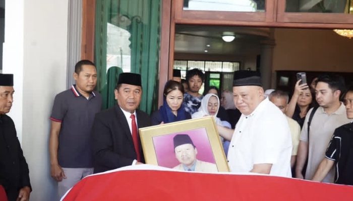 Wakil Ketua DPRD Sulsel Lepas Jenazah Ahmad Eddy Baramuli, Kenang Pengabdian Tokoh Senior Golkar