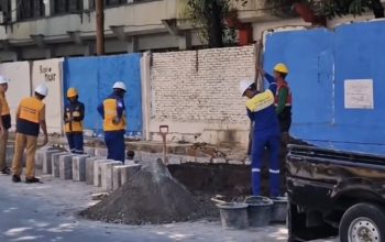 Dinas PU Makassar Tata Ulang Jalan Tinumbu, Kembalikan Fungsi Trotoar dan Drainase untuk Masyarakat