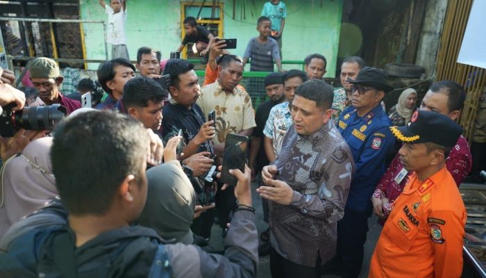 Wali Kota Munafri Turun Langsung Bawa Bantuan ke Lokasi Kebakaran di Tamalate, Pastikan Kebutuhan Terpenuhi