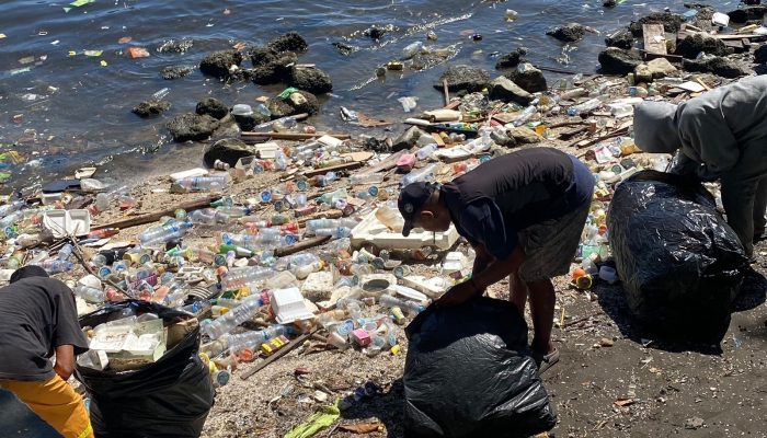 Kecamatan Ujung Pandang Gerak Cepat Angkut Sampah, Kini Pesisir Pantai Losari Kembali Bersih