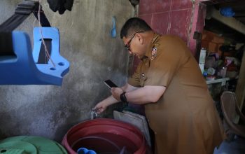 Tak Sekadar Terima Laporan, Appi Turun Langsung Cek Aliran Air PDAM di Permukiman Warga