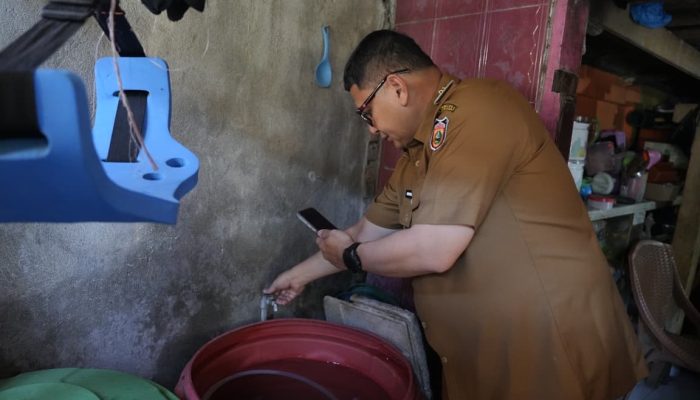 Tak Sekadar Terima Laporan, Appi Turun Langsung Cek Aliran Air PDAM di Permukiman Warga