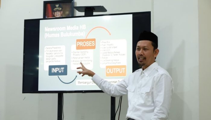 Perkuat Publikasi Layanan Publik, DPMPTSP Bulukumba Bekali Tim Media Sosial Bersama Humas Pemkab