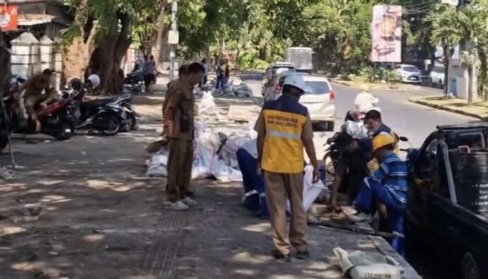 Dinas PU Makassar Lanjutkan Penataan Trotoar di Jalan Ujung Pandang Pasca Penertiban PKL