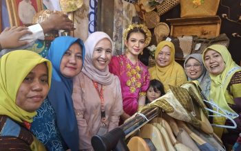 Produk Ecoprint Sinjai Curi Perhatian Ketua Umum Dekranas pada Pameran HUT ke-46 Dekranas di Makassar