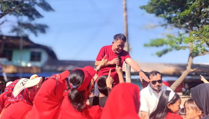 Pedagang Pasar Senggol Gelar Senam Kemerdekaan, Warga Tumpah Ruah Ikut Bergoyang