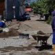 Tindak Lanjuti Aduan Lontara+, Dinas PU Makassar Pasang Paving Blok di Jl. Parumpa