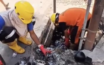 Respons Aduan Warga, DPU Makassar Normalisasi Saluran Drainase di Tinumbu Lorong 165 C