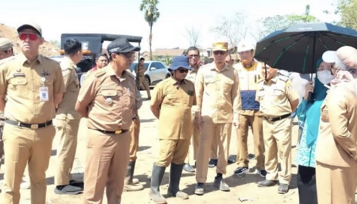 Camat Manggala Dampingi Ketua Dewan Lingkungan Hidup Tinjau Pemilahan Sampah di TPA Bintang Lima